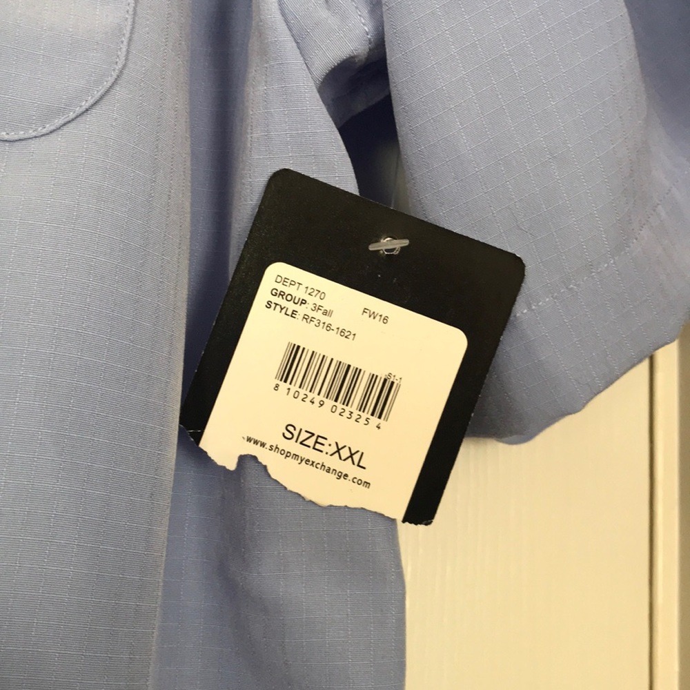 R & R casual light blue button down - Picture 4 of 4